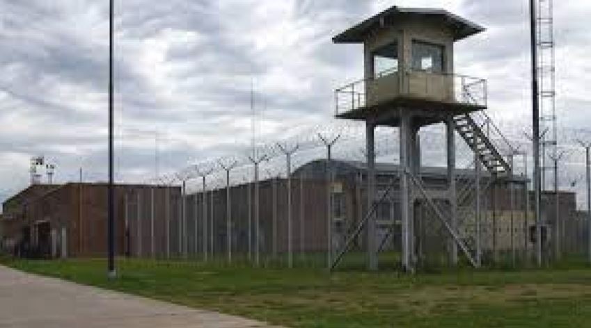 Murió una mujer en una emboscada cerca de la cárcel de Piñero | Actualidad