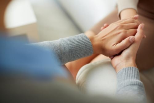 Campaña solidaria para adquirir camas y mesas auxiliares para el Hospital Fernández | Actualidad