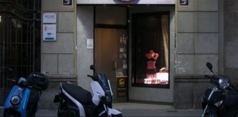 Por incumplir las restricciones, desbarataron una orgía en un "sex shop" de Barcelona | Internacionales