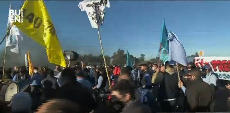 Colectiveros protestan en accesos a la Ciudad por aumentos salariales y vacunas | Actualidad