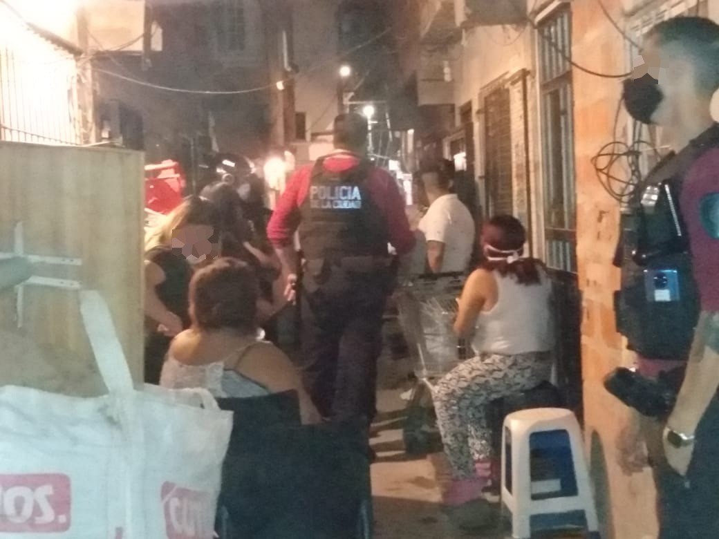 Desbaratan una fiesta clandestina en la Villa Fraga | Actualidad