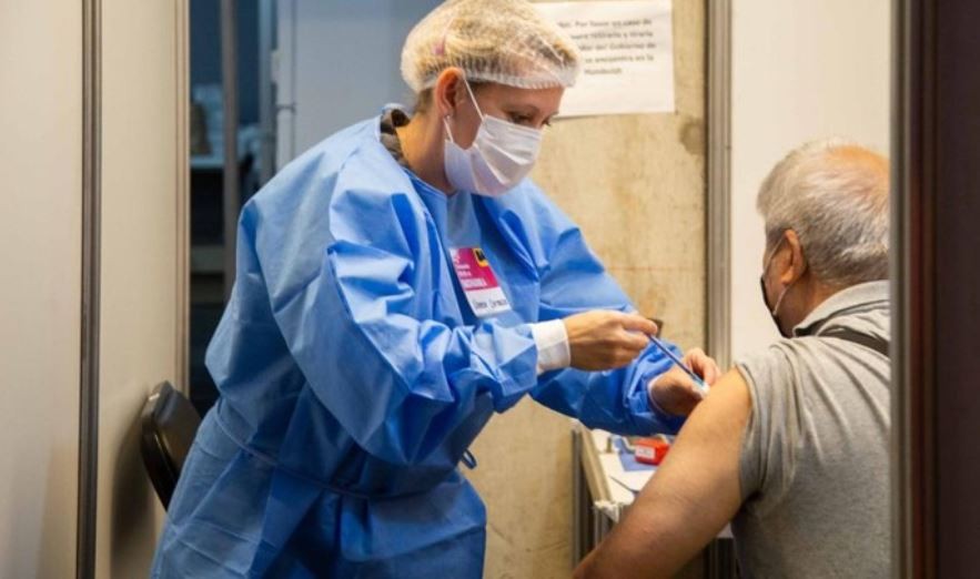 La Ciudad comenzó a vacunar contra el coronavirus a los adultos mayores de 60 años | Actualidad