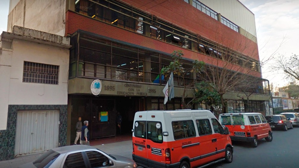 Almagro: ruidazo en una escuela en reclamo de la virtualidad de las clases | Actualidad