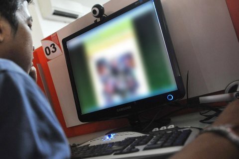 Detuvieron a un hombre que filmaba a su hija para hacer videos sexuales | Actualidad