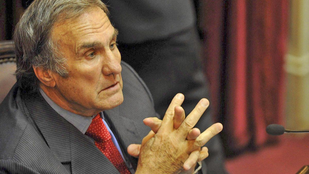 Lúcido, comunicativo y sin sangrado digestivo, mejora la salud de Reutemann | Política