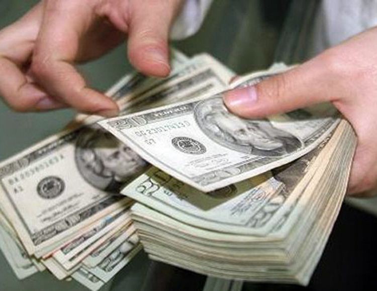 Detenidos por hacerle creer a un jubilado que el dólar se había devaluado | Actualidad