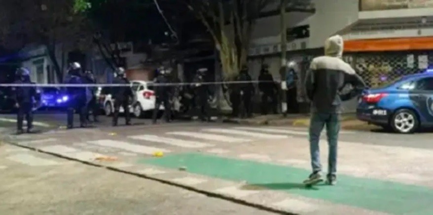 Murió baleado por un policía en un presunto robo: tenía pedido de captura por robo y denuncia por violencia de género | Actualidad