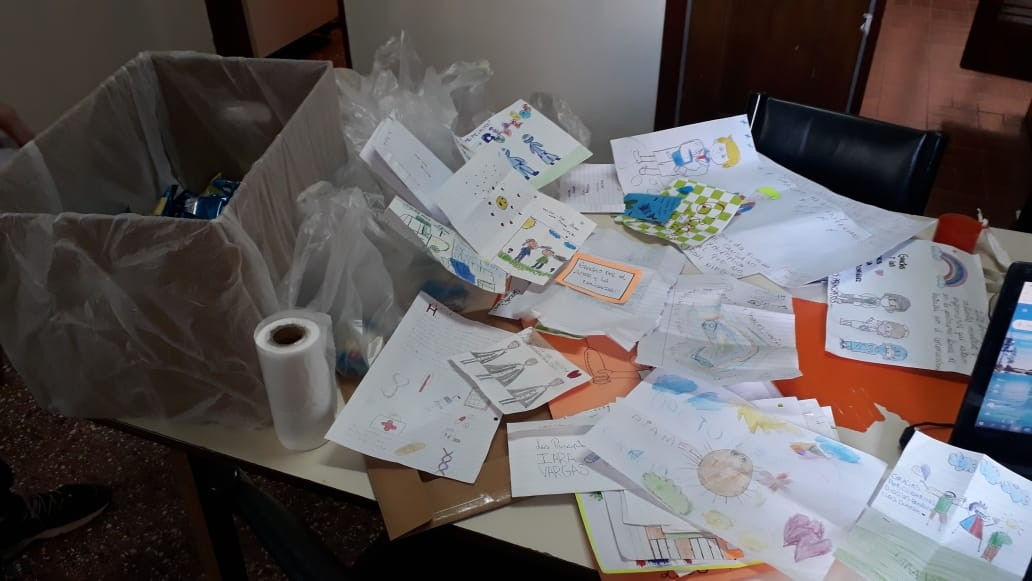 Bahía Blanca: Merenderos regalaron golosinas y cartas a los médicos del servicio de emergencias | Actualidad