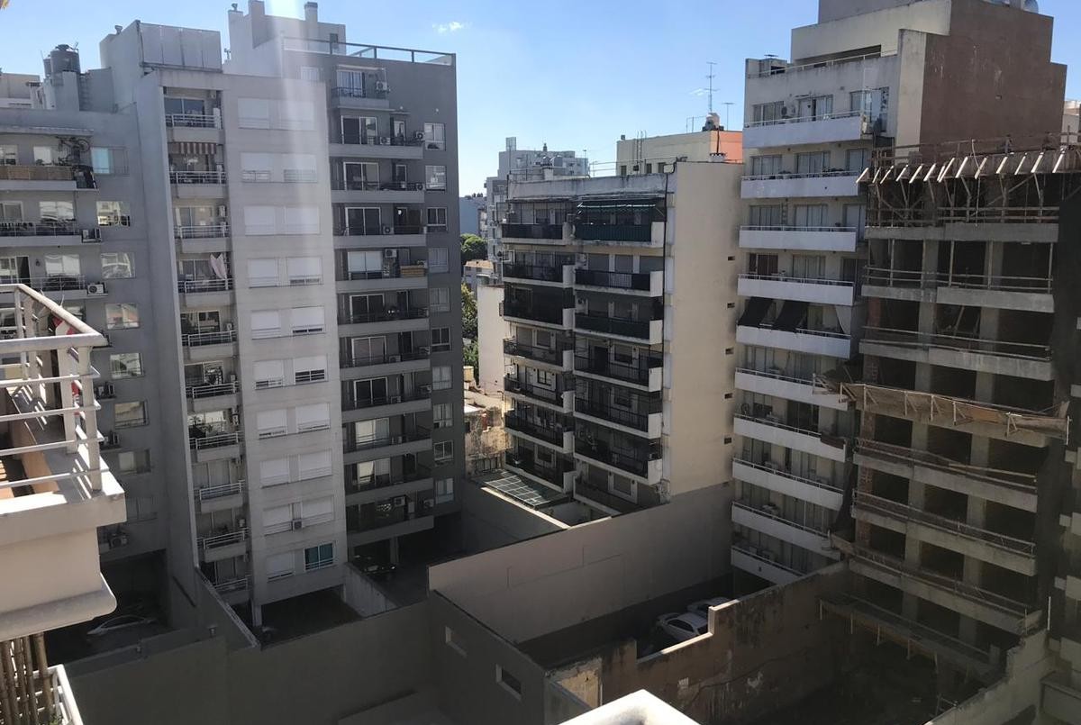 Una mujer murió tras caer de un sexto piso en un edificio de Villa Urquiza | Actualidad