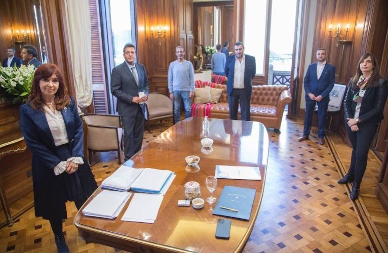 Lejos de la pauta oficial de inflación el Congreso aprobó un aumento salarial del 40% | Política