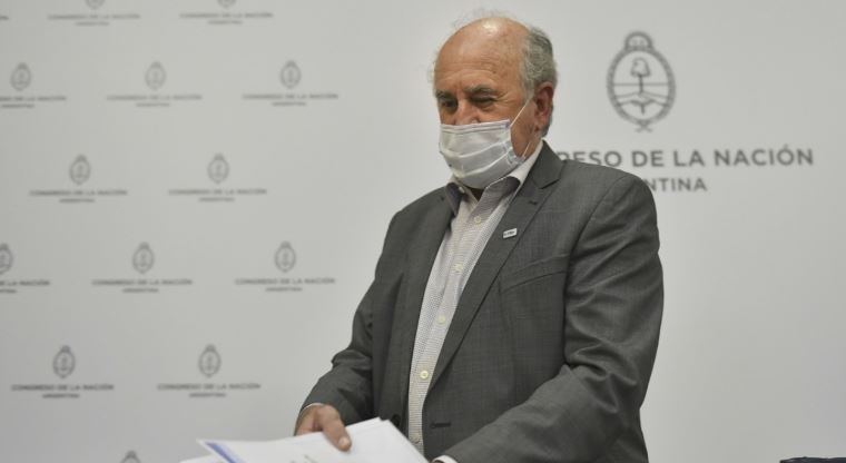 Parrilli salió a responderle a Duhalde: "Parece que cada tanto se le salen los patitos de la fila" | Política