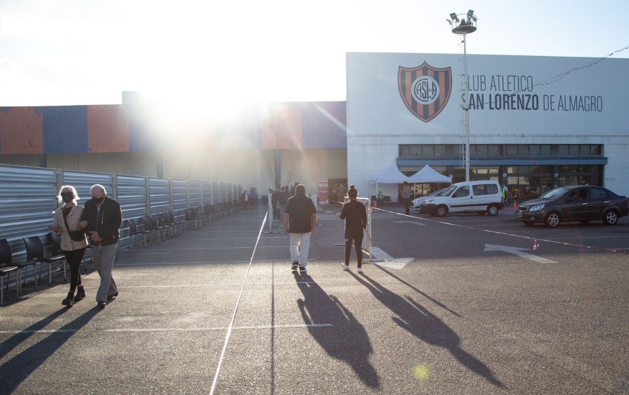 Murió una mujer en el vacunatorio de San Lorenzo | Actualidad