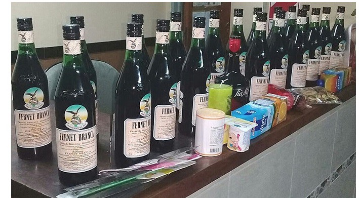 Se llevó 22 botellas de fernet del supermercado pero lo atraparon porque no le arrancó el auto | Actualidad