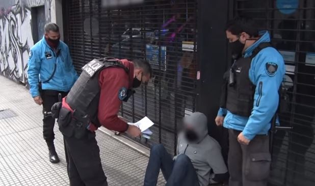 Detienen a "motochorro" que robó tres millones de pesos en salidera bancaria en el centro porteño | Actualidad