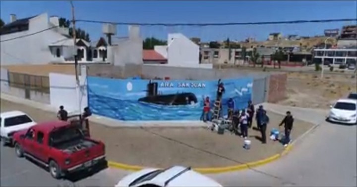 Mural para el submarino ARA San Juan en Caleta Olivia para homenajear a los 44 tripulantes | Actualidad
