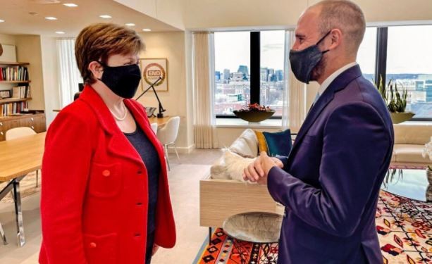 Guzmán viaja a Italia para continuar las negociaciones por la deuda con el FMI | Economía