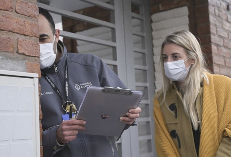 Migraciones detectó que uno de los contagiados con la variante Delta incumplió la cuarentena | Actualidad