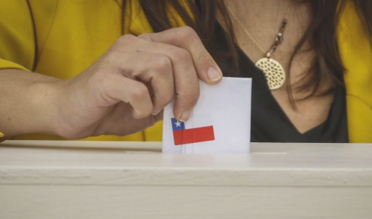 Residentes chilenos que voten en las primarias presidenciales están exceptuados de las restricciones | Política