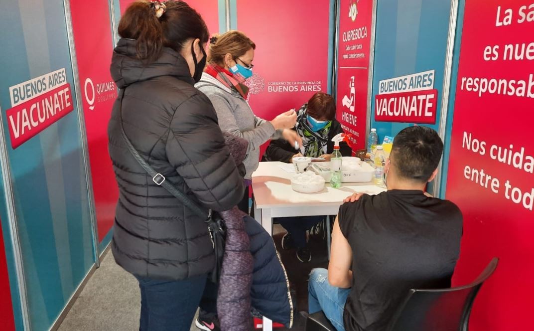 Vacunaron contra el coronavirus a más de 30 mil adolescentes en los primeros dos días en la provincia | Actualidad