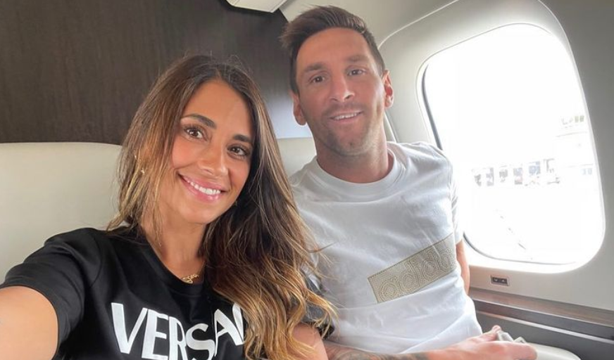 Rumbo a París: Anto Roccuzzo compartió una selfie junto a Messi desde el avión | Deportes