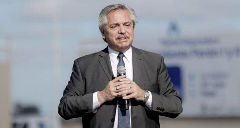 Alberto Fernández contra Mauricio Macri: "Alguien en Argentina tomó un crédito por 57 mil millones de dólares y todavía habla" | Política