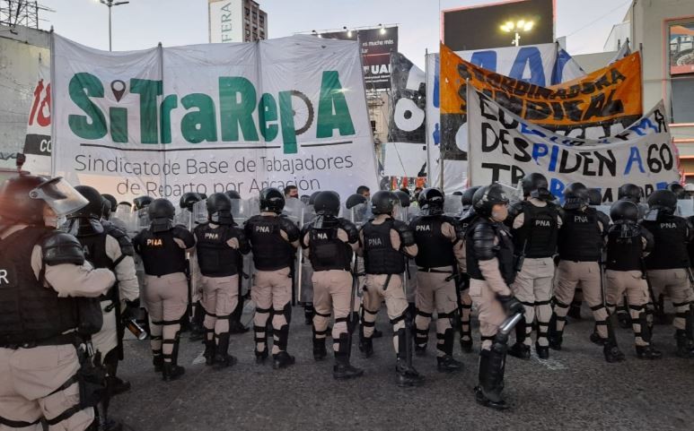 Otra vez corte parcial y tensión en el Puente Pueyrredón por una protesta | Actualidad