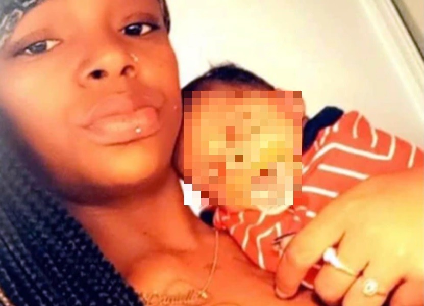 Murió en la casa con su bebé encima: el chiquito sobrevivió durante días "comiéndose" su mano | Internacionales