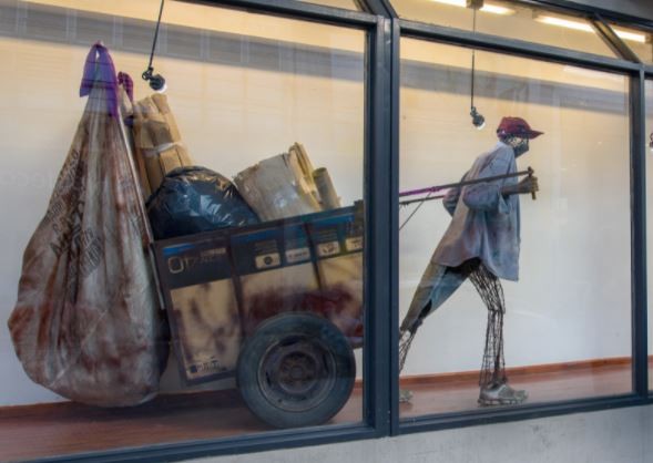 Una muestra de arte sobre la vida de los cartoneros es exhibida en el Palacio Municipal de San Martín | Actualidad