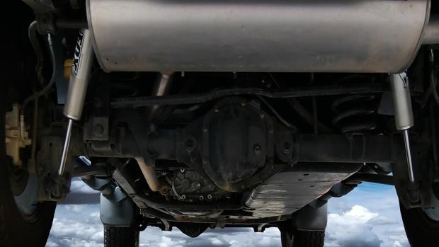 Un ladrón murió aplastado por un auto cuando intentaba robar un repuesto | Internacionales