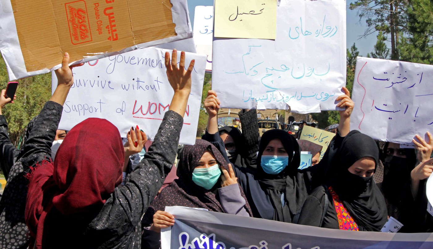 Los talibanes reprimieron con gas lacrimógeno una protesta de mujeres en Kabul | Internacionales