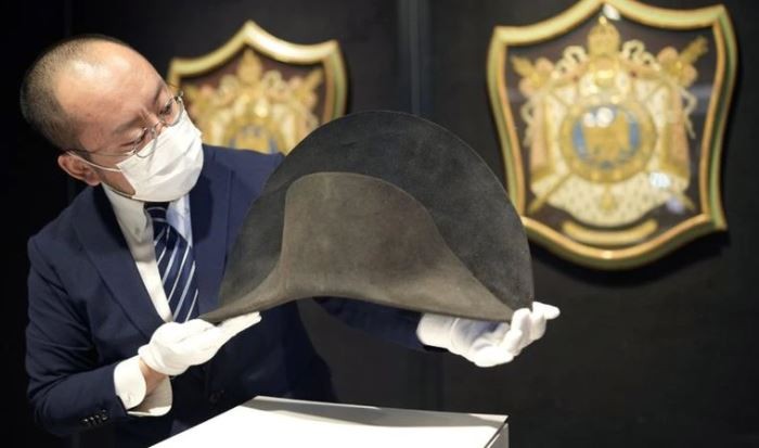 Presentan sombrero de Napoleón recién descubierto gracias a ADN | Internacionales