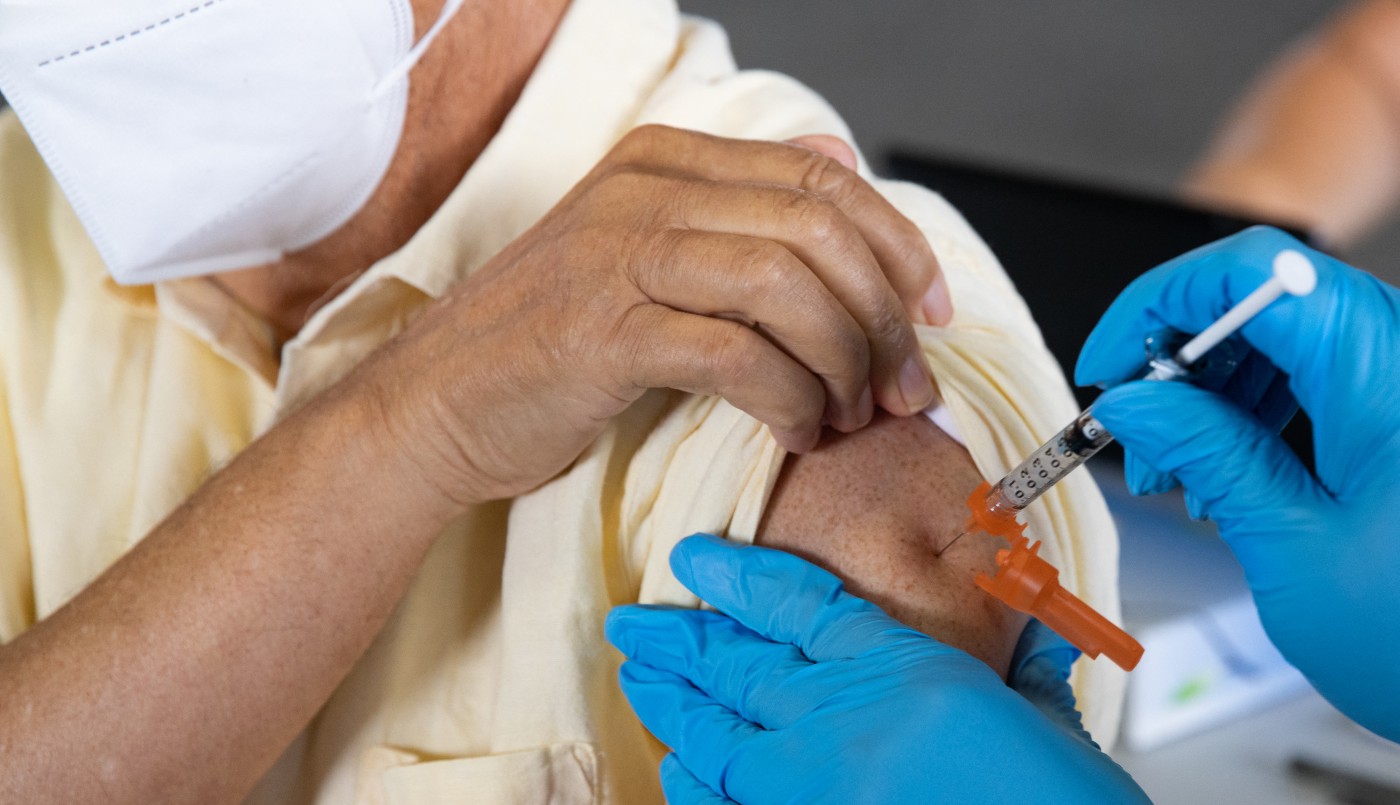 Estados Unidos obligará a que los trabajadores de empresas con más de 100 empleados se vacunen contra el coronavirus o sean testeados semanalmente | Internacionales