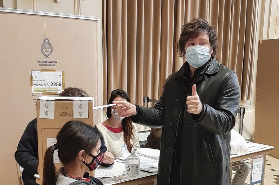 Milei votó y disparó contra "los políticos mentirosos que nos están arruinando la vida" | Política