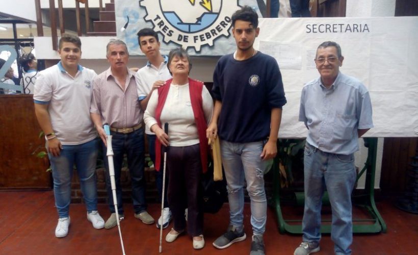 Alumnos bonaerenses inventaron el bastón electrónico para ciegos | Actualidad