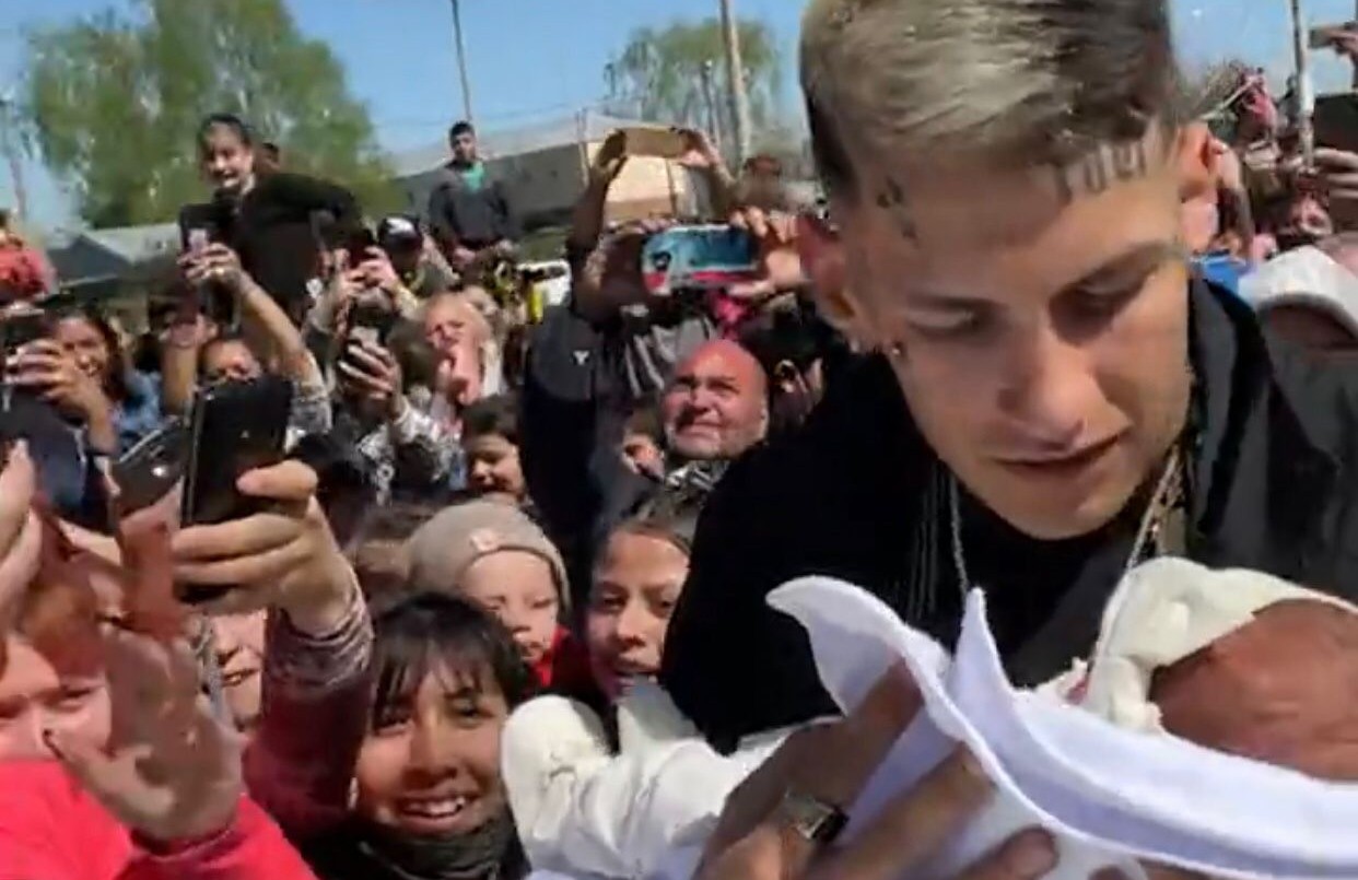 Video: La emoción de L-Gante al llegar con Jamaica a su casa | Espectáculos