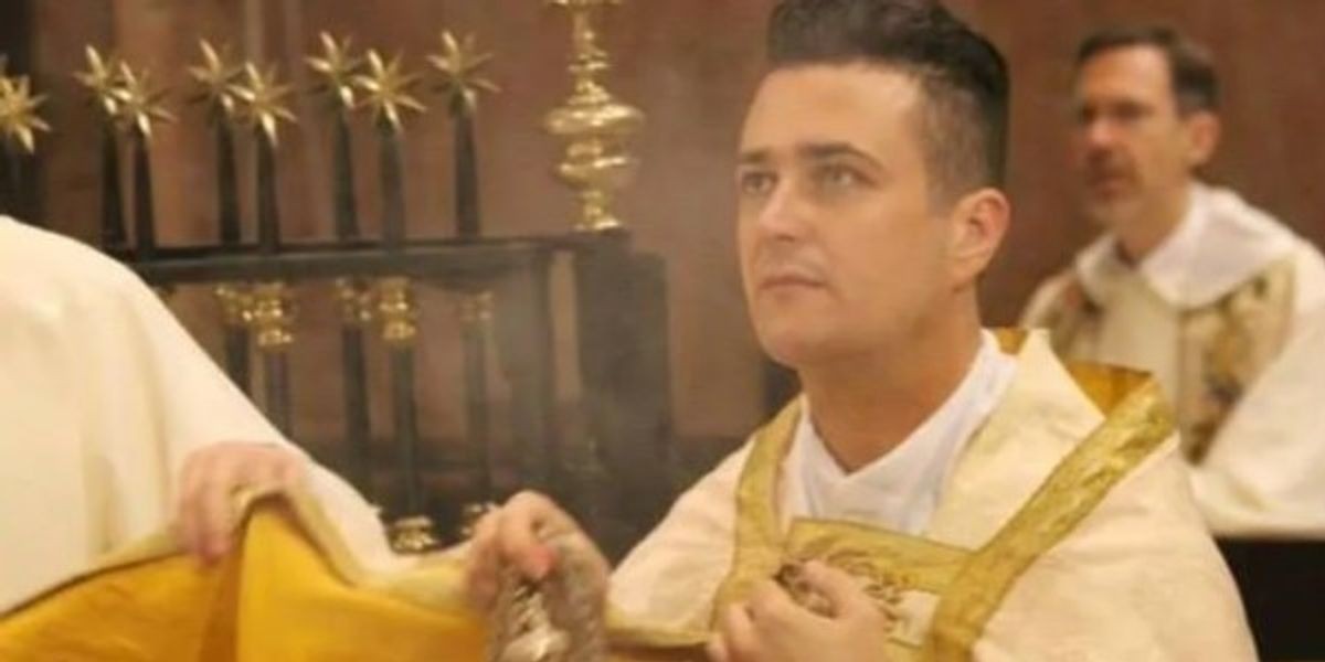 Detuvieron a un cura que usaba las donaciones de los fieles para comprar drogas y organizar fiestas sexuales | Internacionales