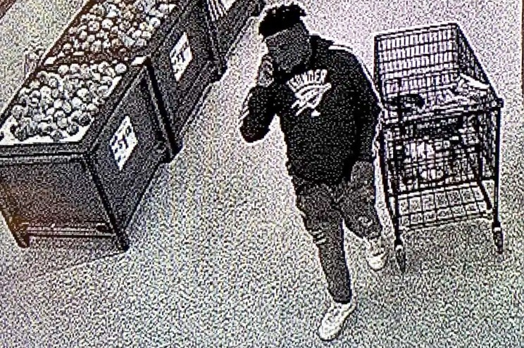 Un hombre defeco en la heladera de un supermercado: clienta lo descubrió de la peor manera | Internacionales