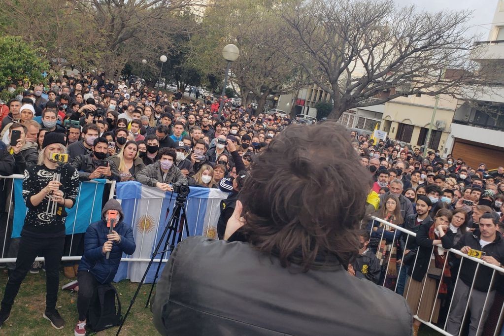 Milei volvió a hacer campaña con clases públicas de economía | Política