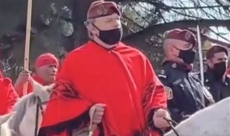 Berni publicó en las redes un spot "campestre", desfilando a caballo y con poncho | Política