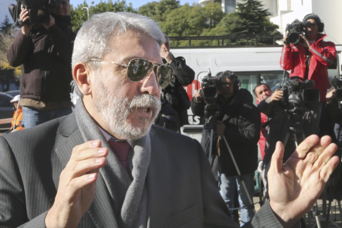 Aníbal Fernández afirmó que su tuit contra Nik fue parte de "un debate" y se quejó: "Él vive agraviándonos" | Política