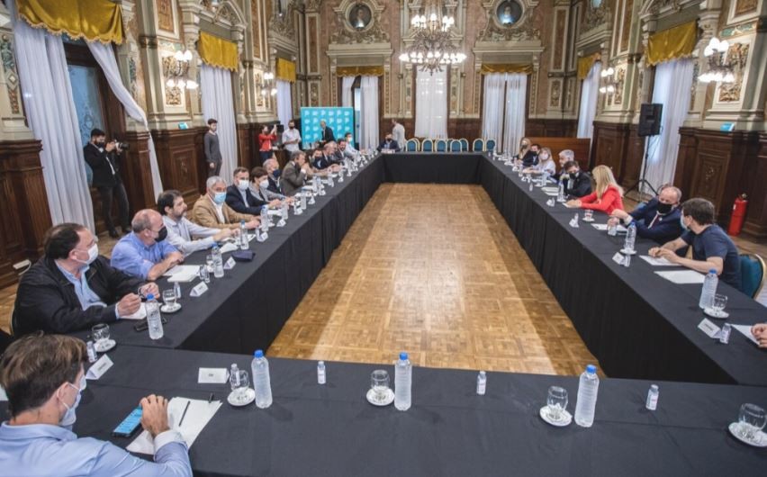 Feletti e intendentes bonaerenses se juntaron para fiscalizar el congelamiento de precios | Política