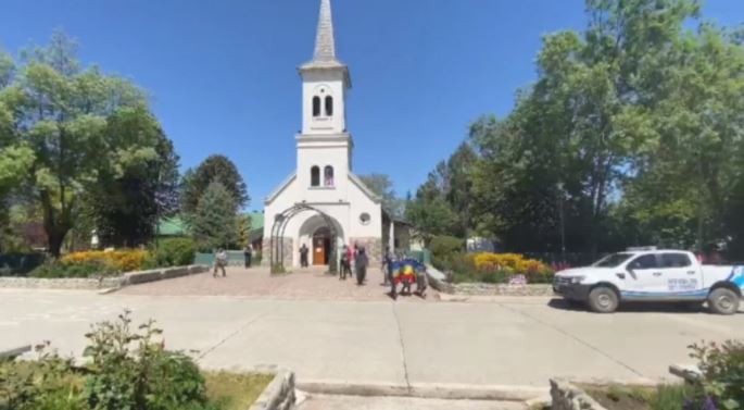 Sacerdote de El Bolsón aseguró que "se inventó un intento de incendio" de una iglesia | Política