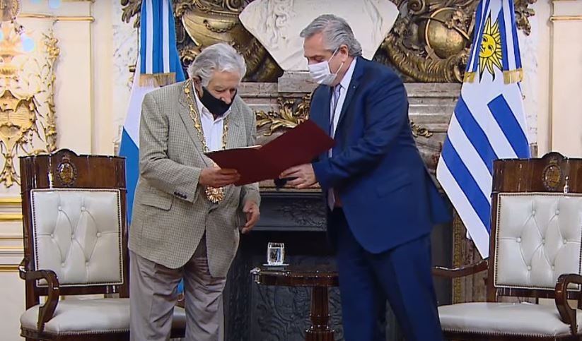 Pepe Mujica, tras ser condecorado: "Argentinos, por favor, quiéranse un poco más" | Política