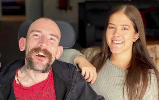 La historia de la trabajadora sexual y el hombre con parálisis cerebral que buscan normalizar el sexo | Internacionales