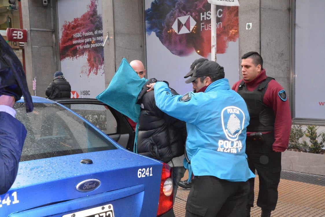 Policía de la Ciudad frustró un asalto y toma de rehenes en una financiera | Actualidad