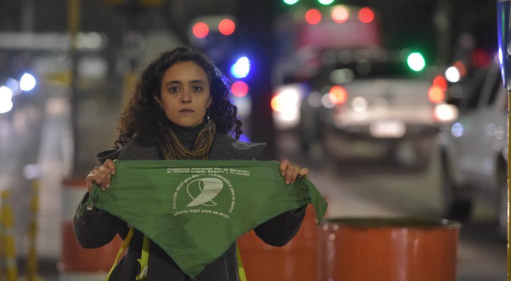 Echaron a una docente de un colegio católico de Córdoba por llevar el pañuelo verde a favor del aborto | Actualidad