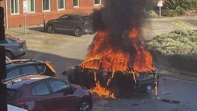 Al menos un muerto y un herido por la explosión de un coche frente a un hospital en Liverpool | Internacionales