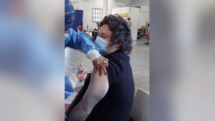 Javier Milei recibió la segunda dosis contra el coronavirus: "Soy re provacunas" | Política