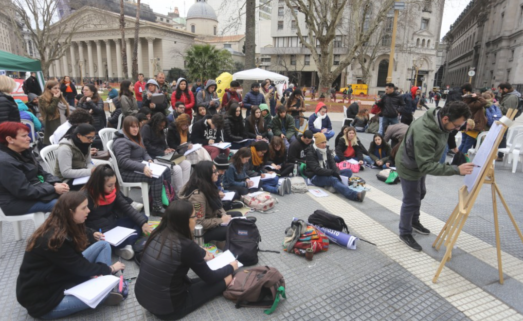 Argentina se ubica entre los países con mayor tasa de jóvenes que no trabajan ni estudian | Economía