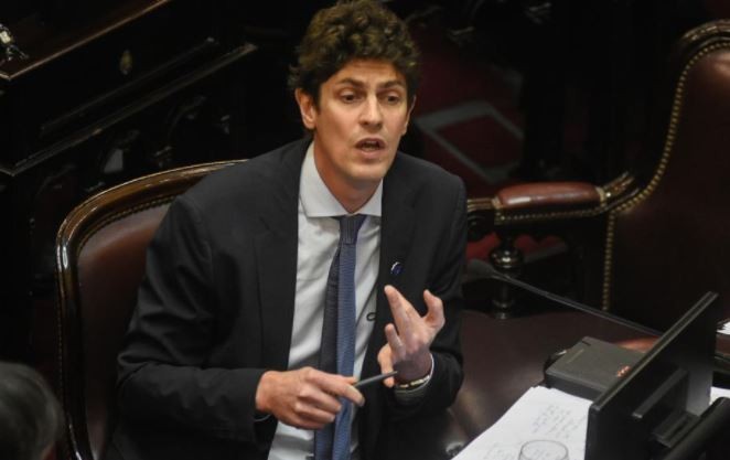 Martín Lousteau acusó a Elisa Carrió de ser "totalmente funcional al kirchnerismo" | Política